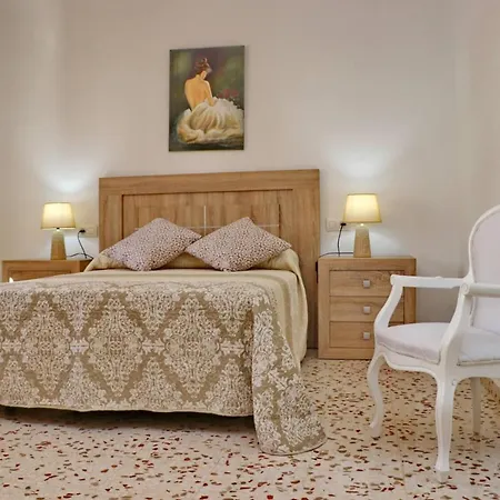 Cortes Apartment *